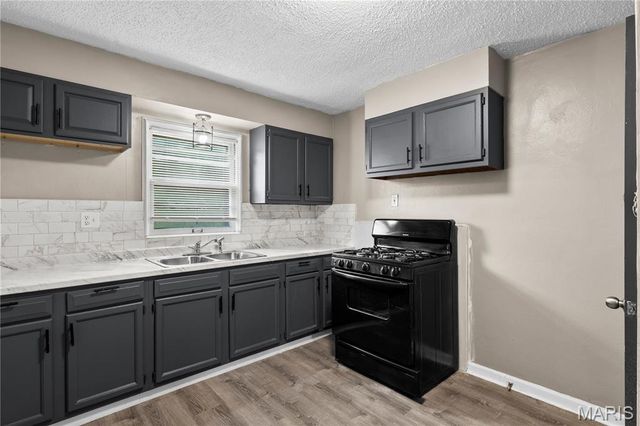 90 La Havre Circle, Florissant, MO 63031