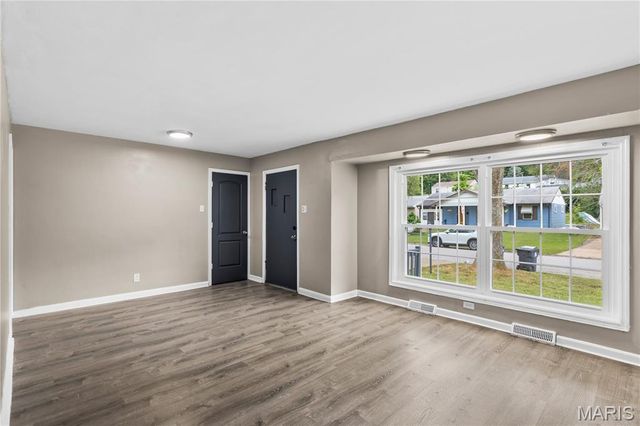 90 La Havre Circle, Florissant, MO 63031