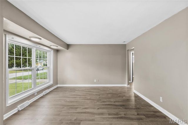 90 La Havre Circle, Florissant, MO 63031
