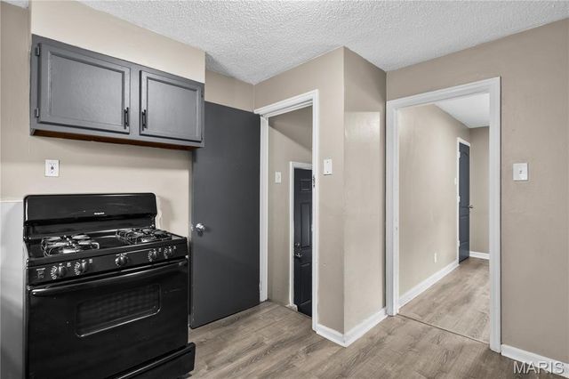 90 La Havre Circle, Florissant, MO 63031
