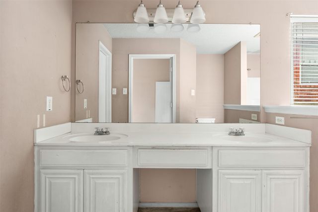 809 Elbe Drive, Arlington, TX 76001