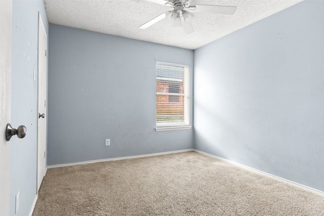 809 Elbe Drive, Arlington, TX 76001