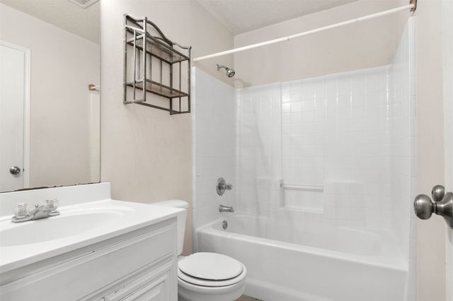 809 Elbe Drive, Arlington, TX 76001