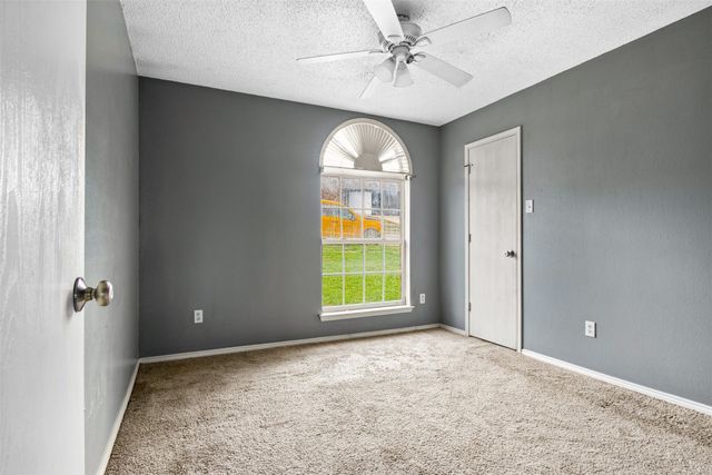 809 Elbe Drive, Arlington, TX 76001