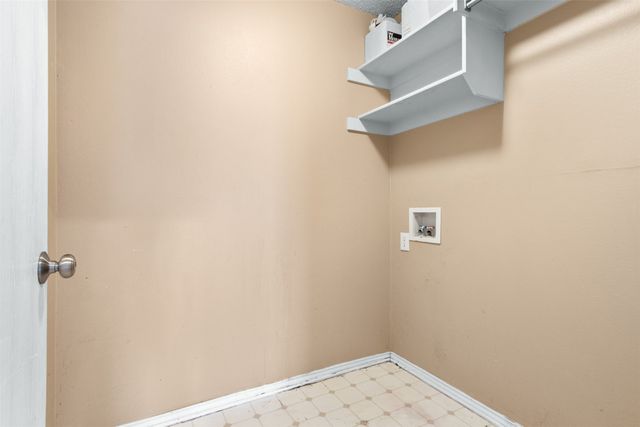 809 Elbe Drive, Arlington, TX 76001