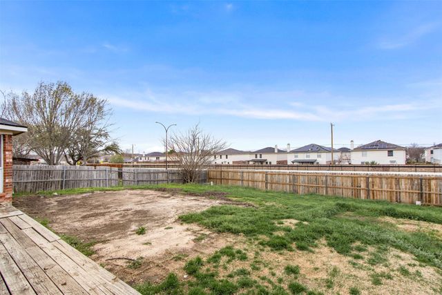 809 Elbe Drive, Arlington, TX 76001