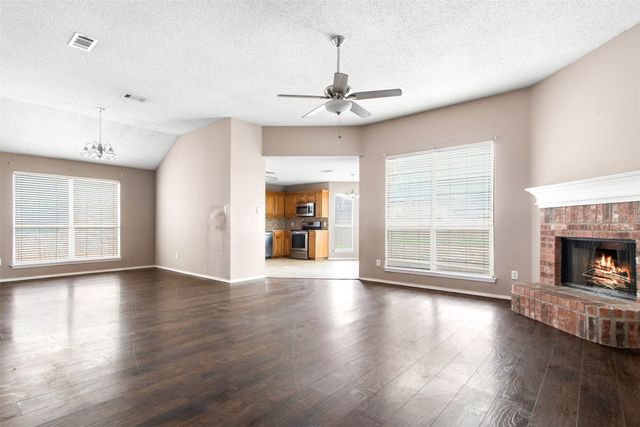 809 Elbe Drive, Arlington, TX 76001