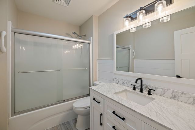 4080 NW 46th Place, Des Moines, IA 50310
