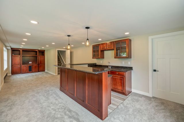 4080 NW 46th Place, Des Moines, IA 50310