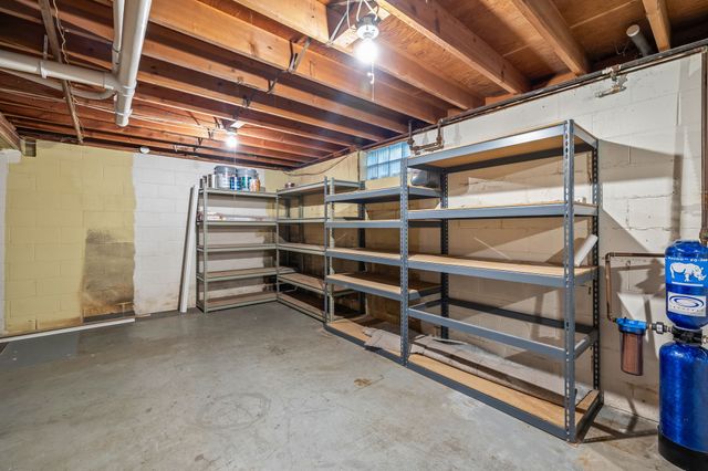 4080 NW 46th Place, Des Moines, IA 50310