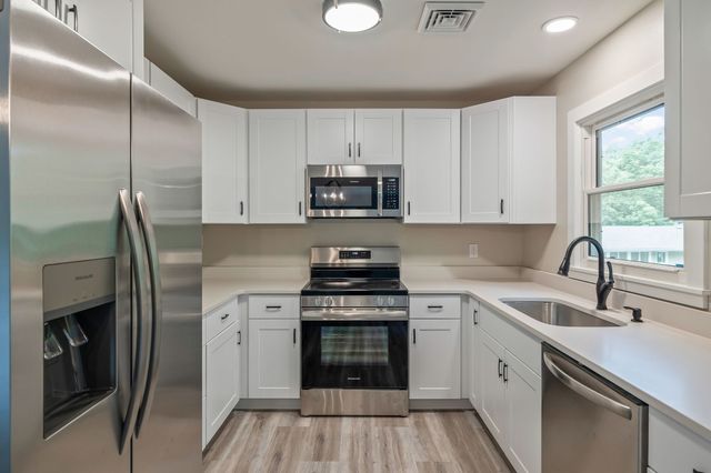 4080 NW 46th Place, Des Moines, IA 50310