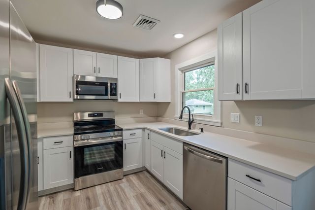 4080 NW 46th Place, Des Moines, IA 50310