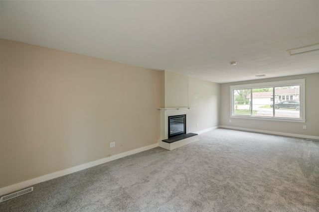 4080 NW 46th Place, Des Moines, IA 50310