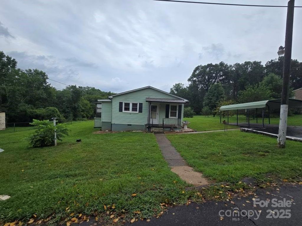 105 La Colline Avenue, Morganton, NC 28655