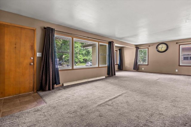 5870 S 41st STREET, Greenfield, WI 53221