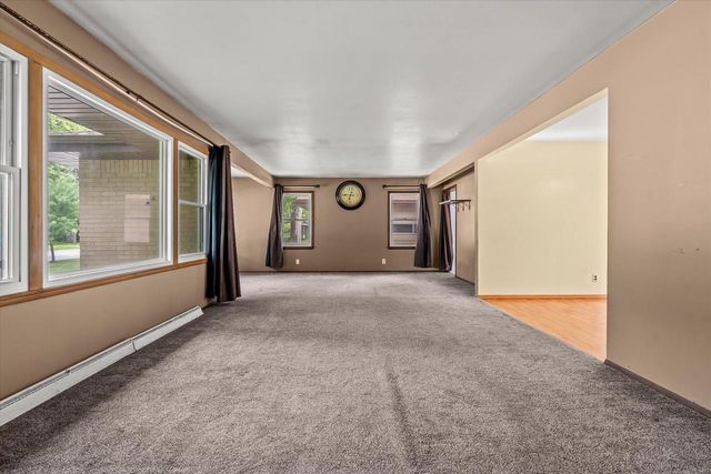 5870 S 41st STREET, Greenfield, WI 53221