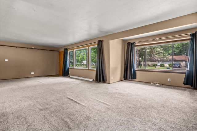 5870 S 41st STREET, Greenfield, WI 53221