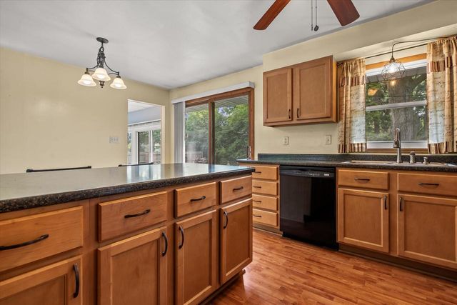 5870 S 41st STREET, Greenfield, WI 53221