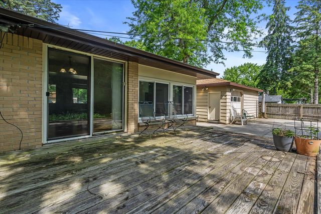 5870 S 41st STREET, Greenfield, WI 53221