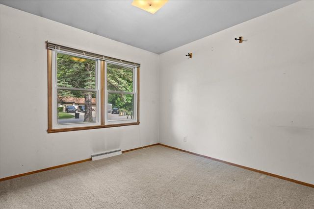 5870 S 41st STREET, Greenfield, WI 53221