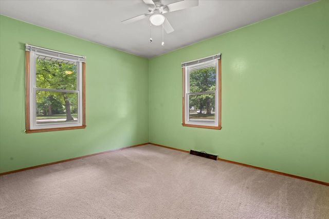 5870 S 41st STREET, Greenfield, WI 53221