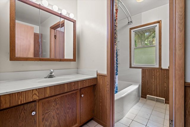 5870 S 41st STREET, Greenfield, WI 53221