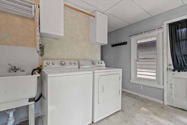 5870 S 41st STREET, Greenfield, WI 53221
