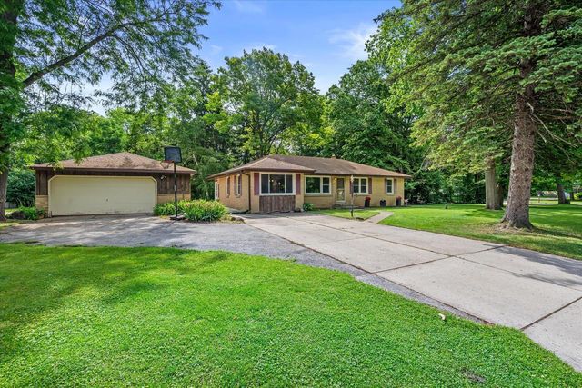 5870 S 41st STREET, Greenfield, WI 53221