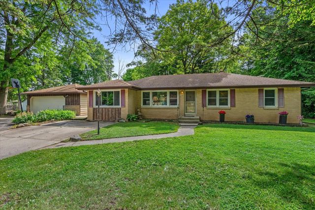 5870 S 41st STREET, Greenfield, WI 53221