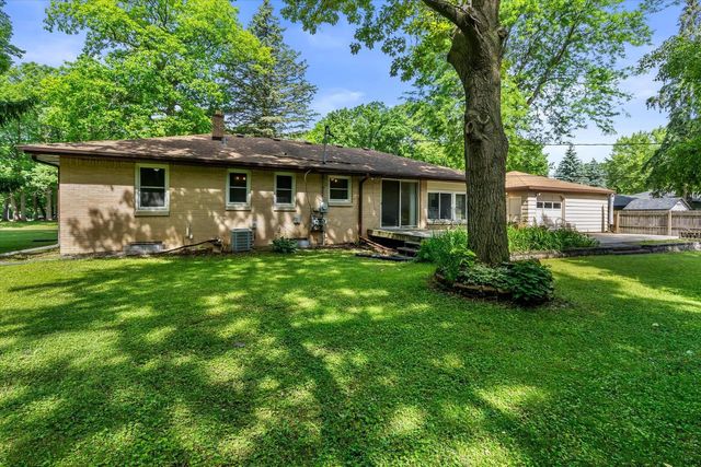 5870 S 41st STREET, Greenfield, WI 53221