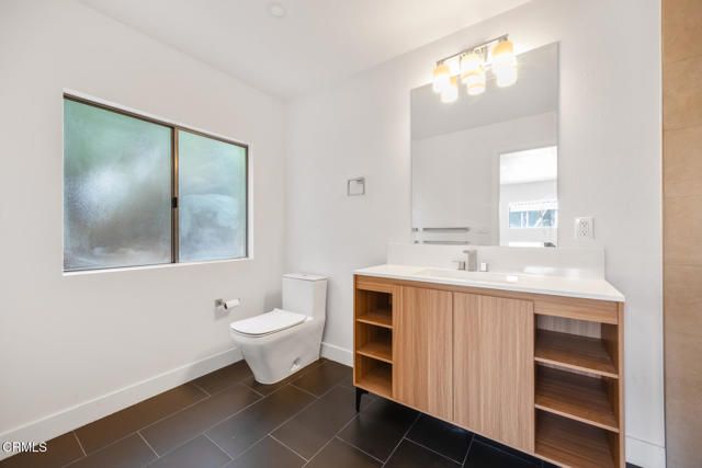 21001 Plummer Street 114, Chatsworth (los Angeles), CA 91311