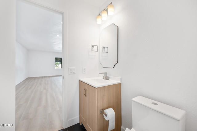 21001 Plummer Street 114, Chatsworth (los Angeles), CA 91311