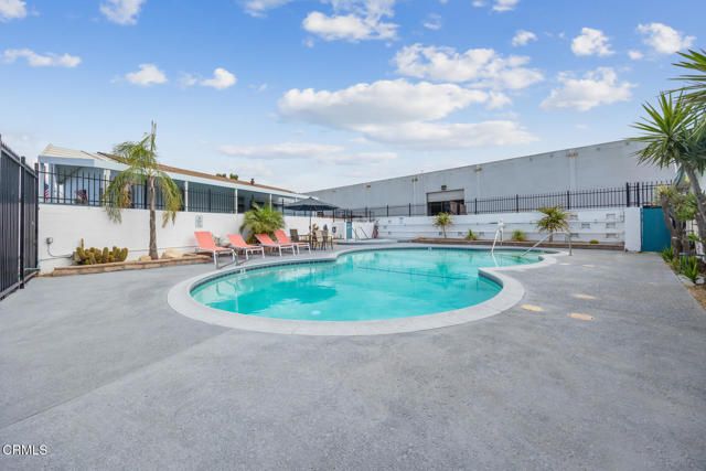 21001 Plummer Street 114, Chatsworth (los Angeles), CA 91311