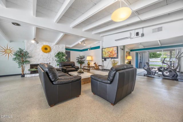 21001 Plummer Street 114, Chatsworth (los Angeles), CA 91311