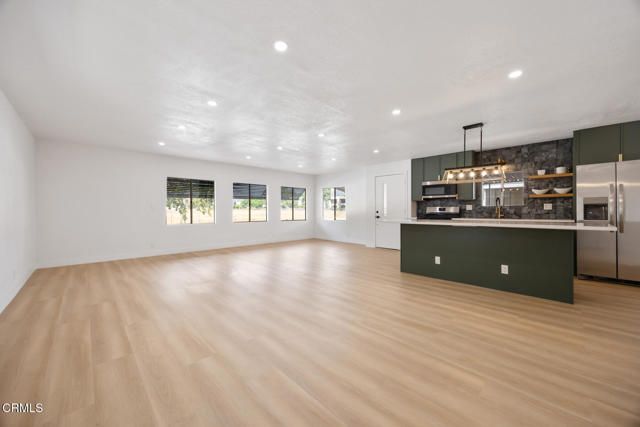 21001 Plummer Street 114, Chatsworth (los Angeles), CA 91311