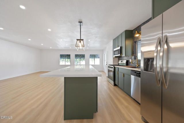 21001 Plummer Street 114, Chatsworth (los Angeles), CA 91311