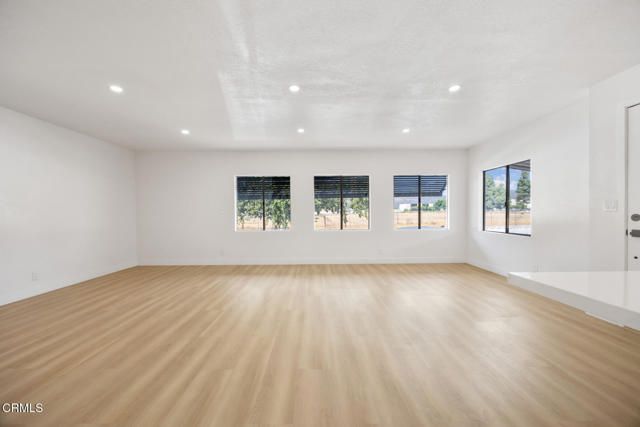 21001 Plummer Street 114, Chatsworth (los Angeles), CA 91311