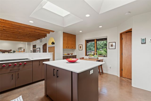 1014 Sierra Del Norte, Santa Fe, NM 87501