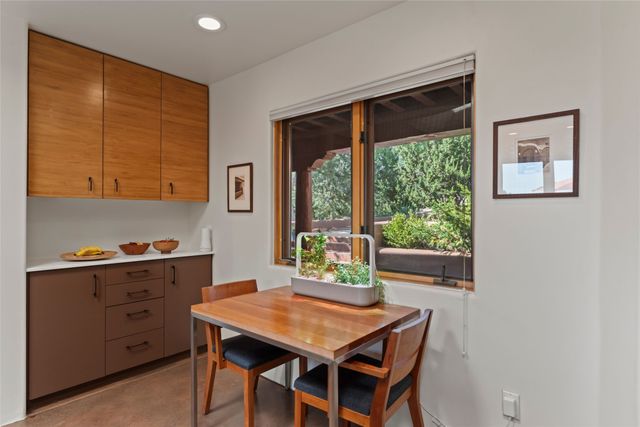 1014 Sierra Del Norte, Santa Fe, NM 87501