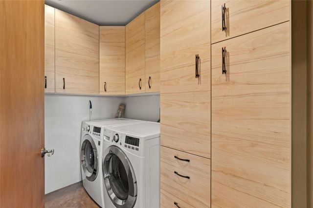 1014 Sierra Del Norte, Santa Fe, NM 87501