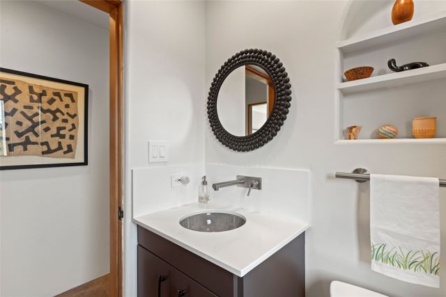 1014 Sierra Del Norte, Santa Fe, NM 87501