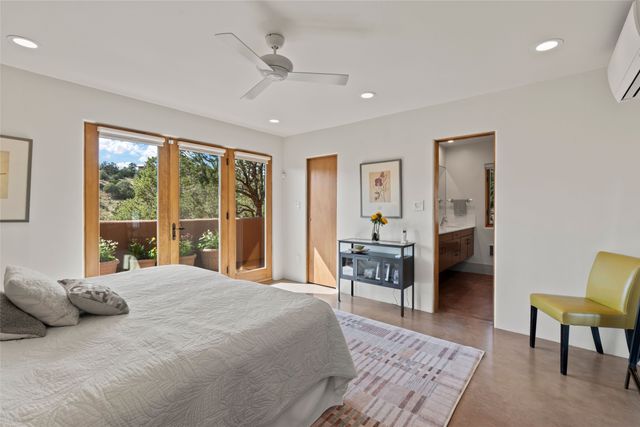 1014 Sierra Del Norte, Santa Fe, NM 87501
