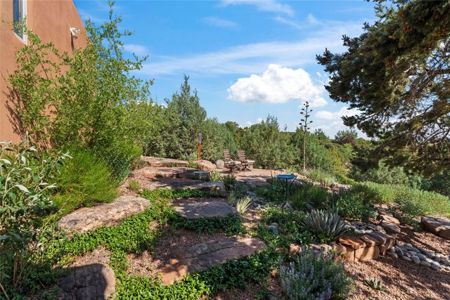 1014 Sierra Del Norte, Santa Fe, NM 87501