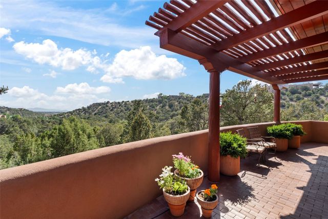 1014 Sierra Del Norte, Santa Fe, NM 87501