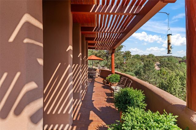 1014 Sierra Del Norte, Santa Fe, NM 87501