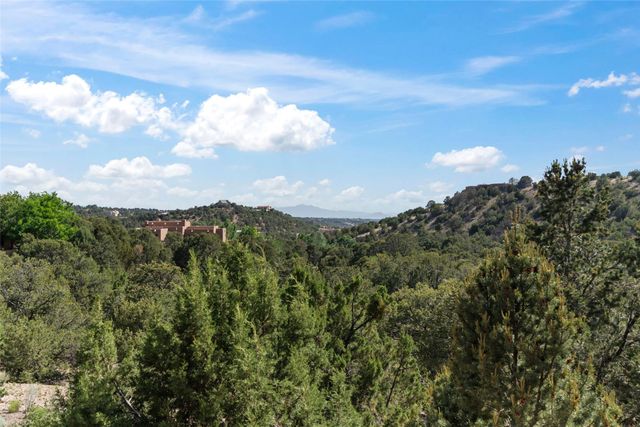 1014 Sierra Del Norte, Santa Fe, NM 87501