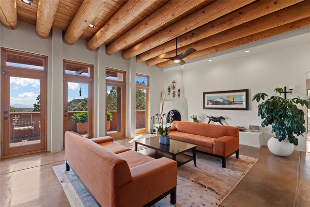 1014 Sierra Del Norte, Santa Fe, NM 87501