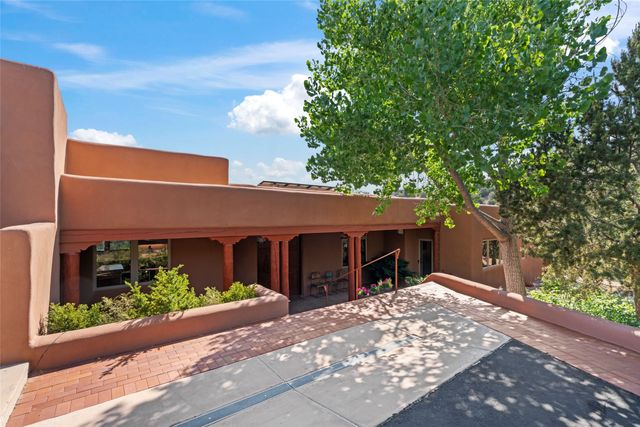 1014 Sierra Del Norte, Santa Fe, NM 87501