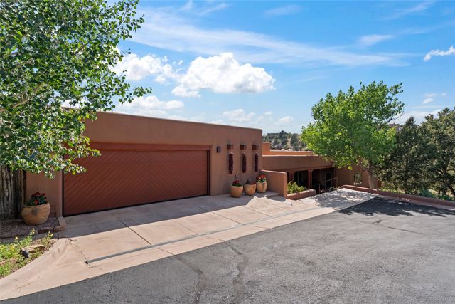 1014 Sierra Del Norte, Santa Fe, NM 87501