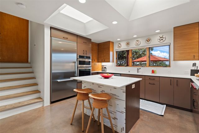 1014 Sierra Del Norte, Santa Fe, NM 87501
